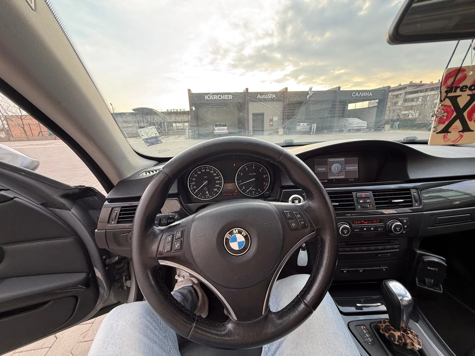 BMW 320, снимка 14 - Автомобили и джипове - 53878930