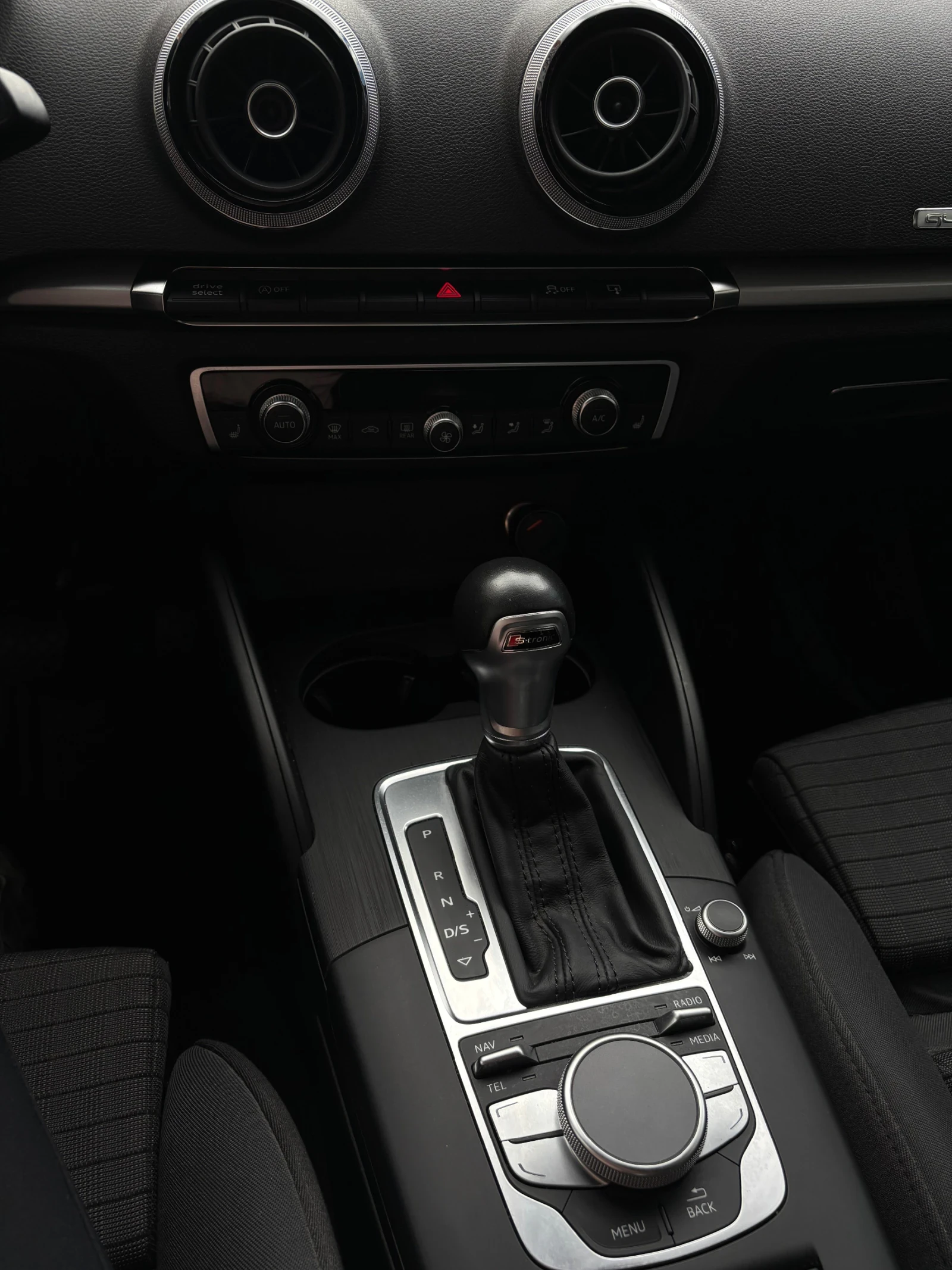 Audi A3 2.0 TDI Quattro Sportback, снимка 10 - Автомобили и джипове - 54400673