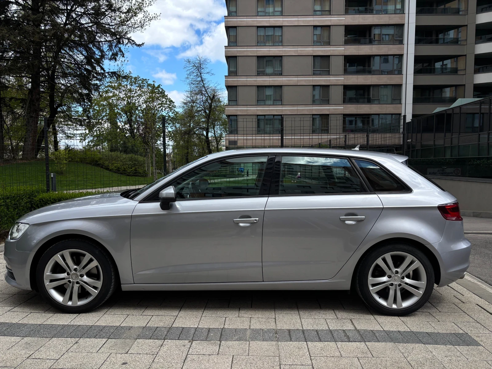 Audi A3 2.0 TDI Quattro Sportback, снимка 3 - Автомобили и джипове - 54400673