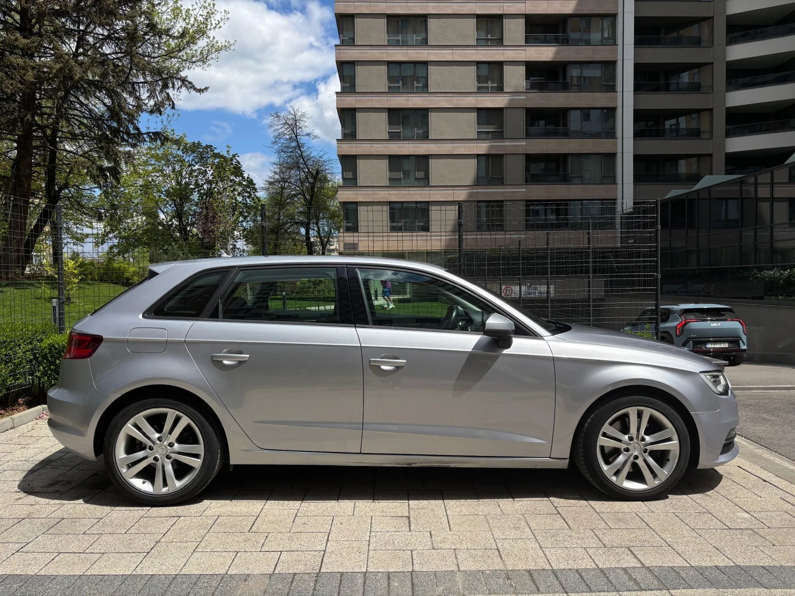 Audi A3 2.0 TDI Quattro Sportback, снимка 4 - Автомобили и джипове - 54400673