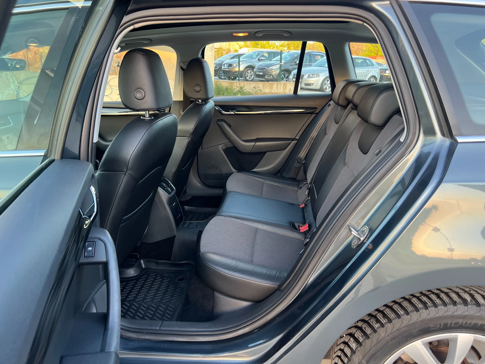 Skoda Octavia 1.6TDI-116ксDSG-FULL екстри!, снимка 11 - Автомобили и джипове - 54483508