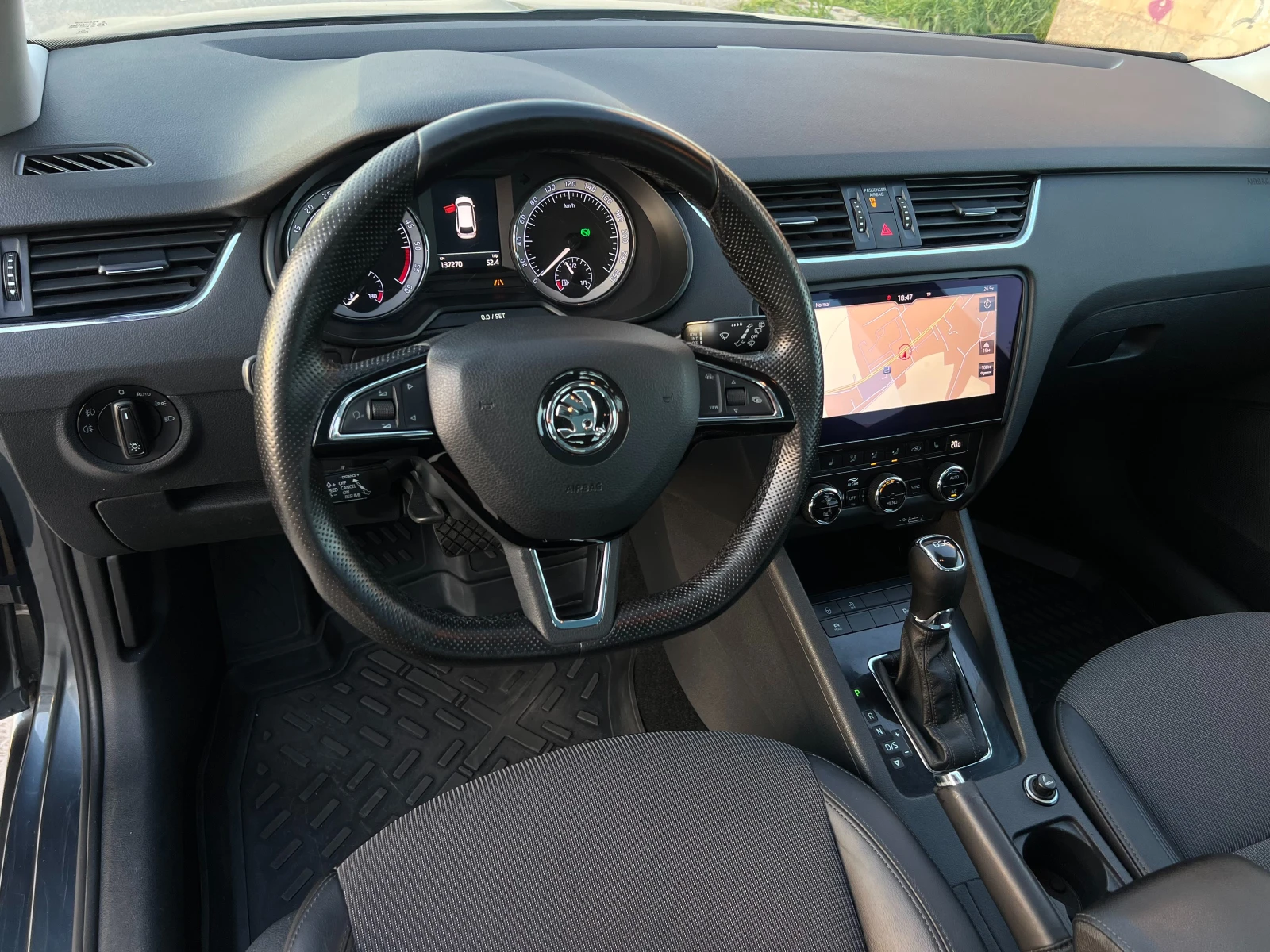 Skoda Octavia 1.6TDI-116ксDSG-FULL екстри!, снимка 10 - Автомобили и джипове - 54483508