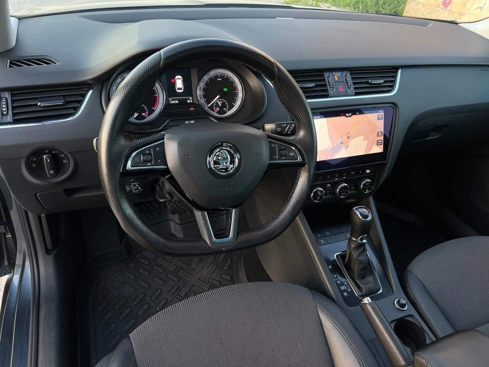Skoda Octavia 1.6TDI-116ксDSG-FULL екстри!, снимка 10 - Автомобили и джипове - 54483508