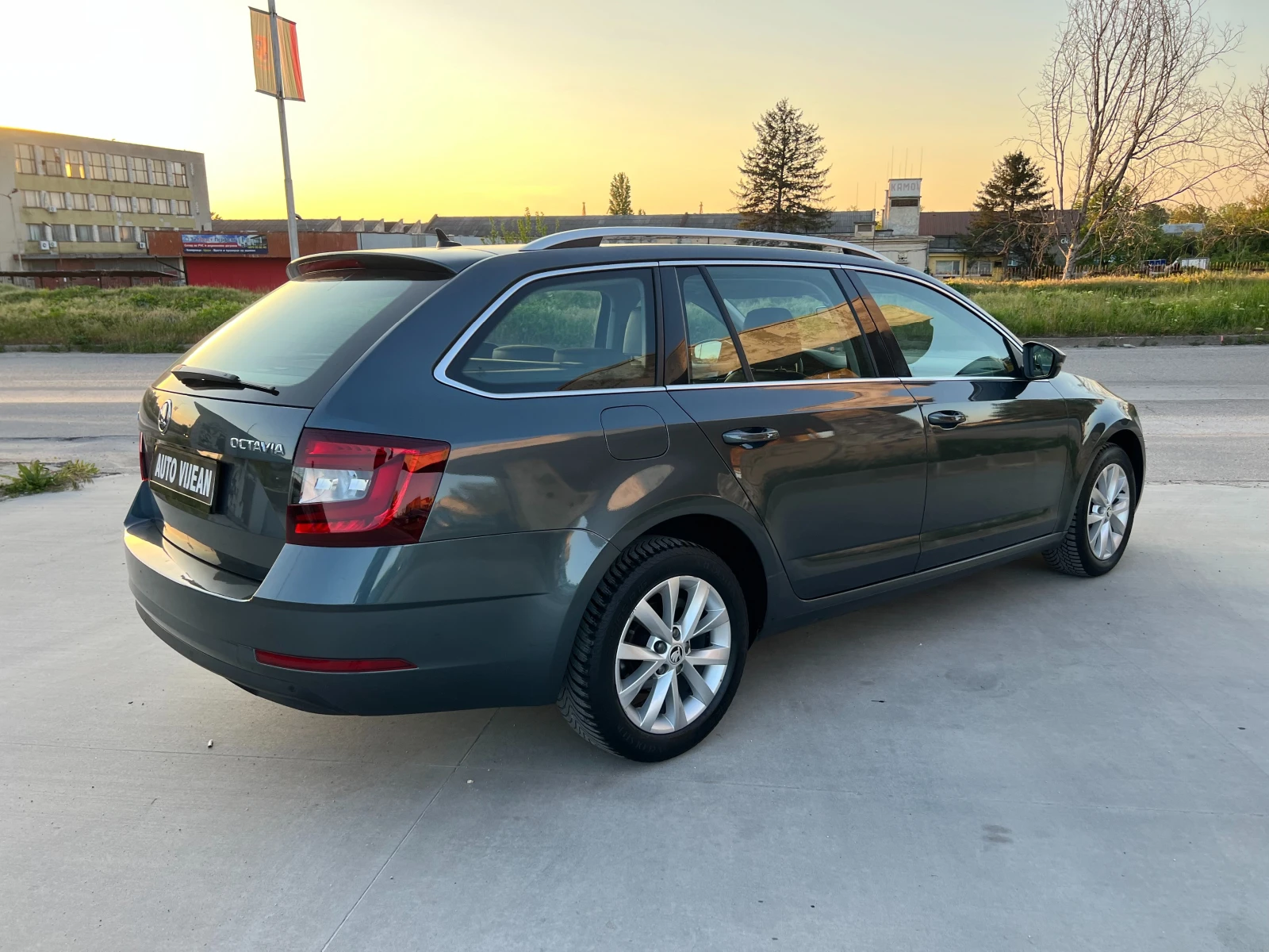 Skoda Octavia 1.6TDI-116ксDSG-FULL екстри!, снимка 4 - Автомобили и джипове - 54483508