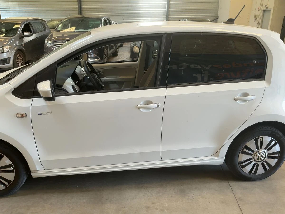 VW Up 27000 km Подгреви, снимка 3 - Автомобили и джипове - 54840493