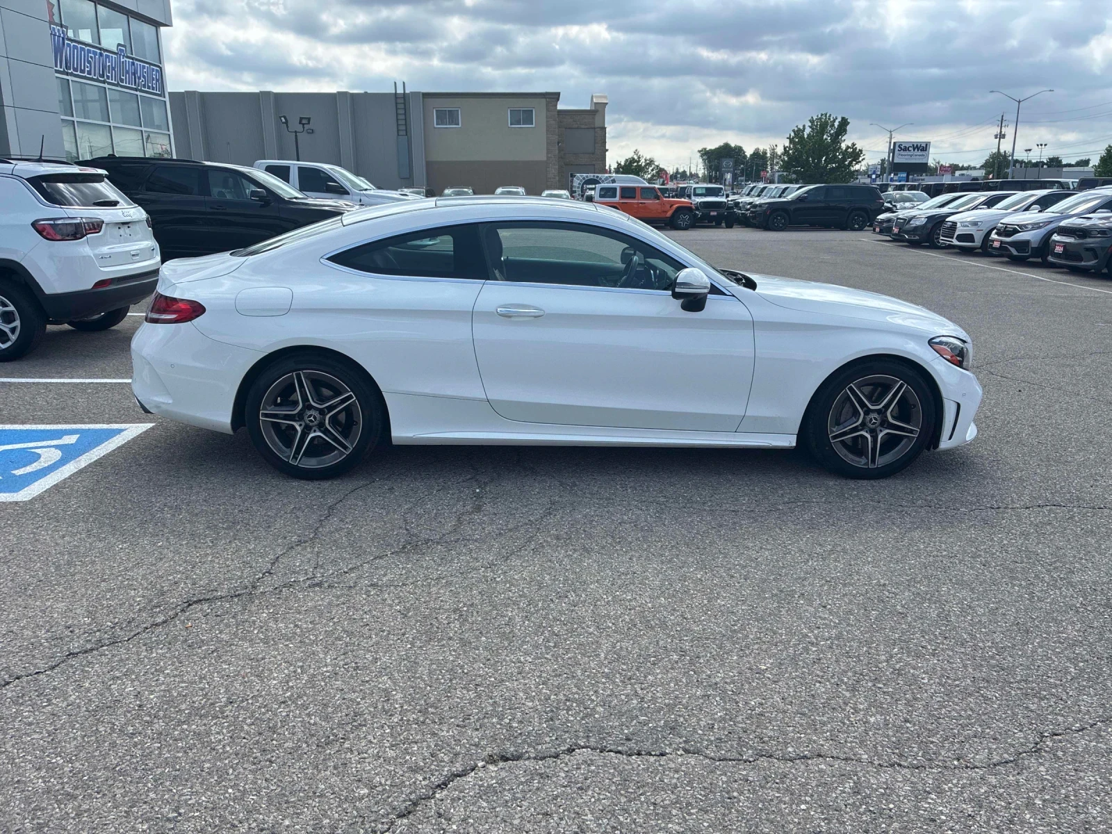Mercedes-Benz C 300 4MATIC * ПОДГРЕВ * ПАНОРАМА * 360 * CARFAX, снимка 3 - Автомобили и джипове - 54887817