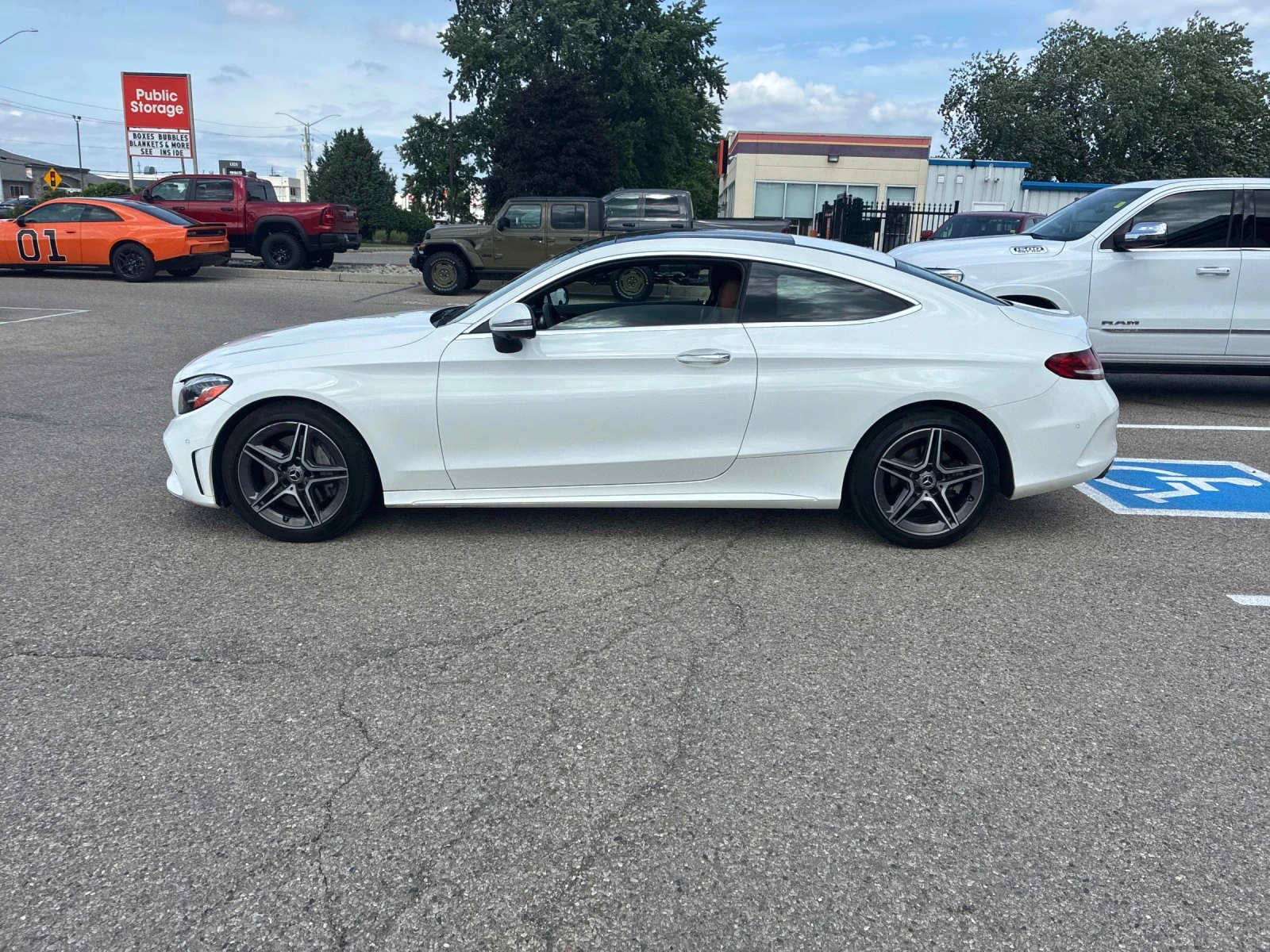 Mercedes-Benz C 300 4MATIC * ПОДГРЕВ * ПАНОРАМА * 360 * CARFAX, снимка 2 - Автомобили и джипове - 54887817