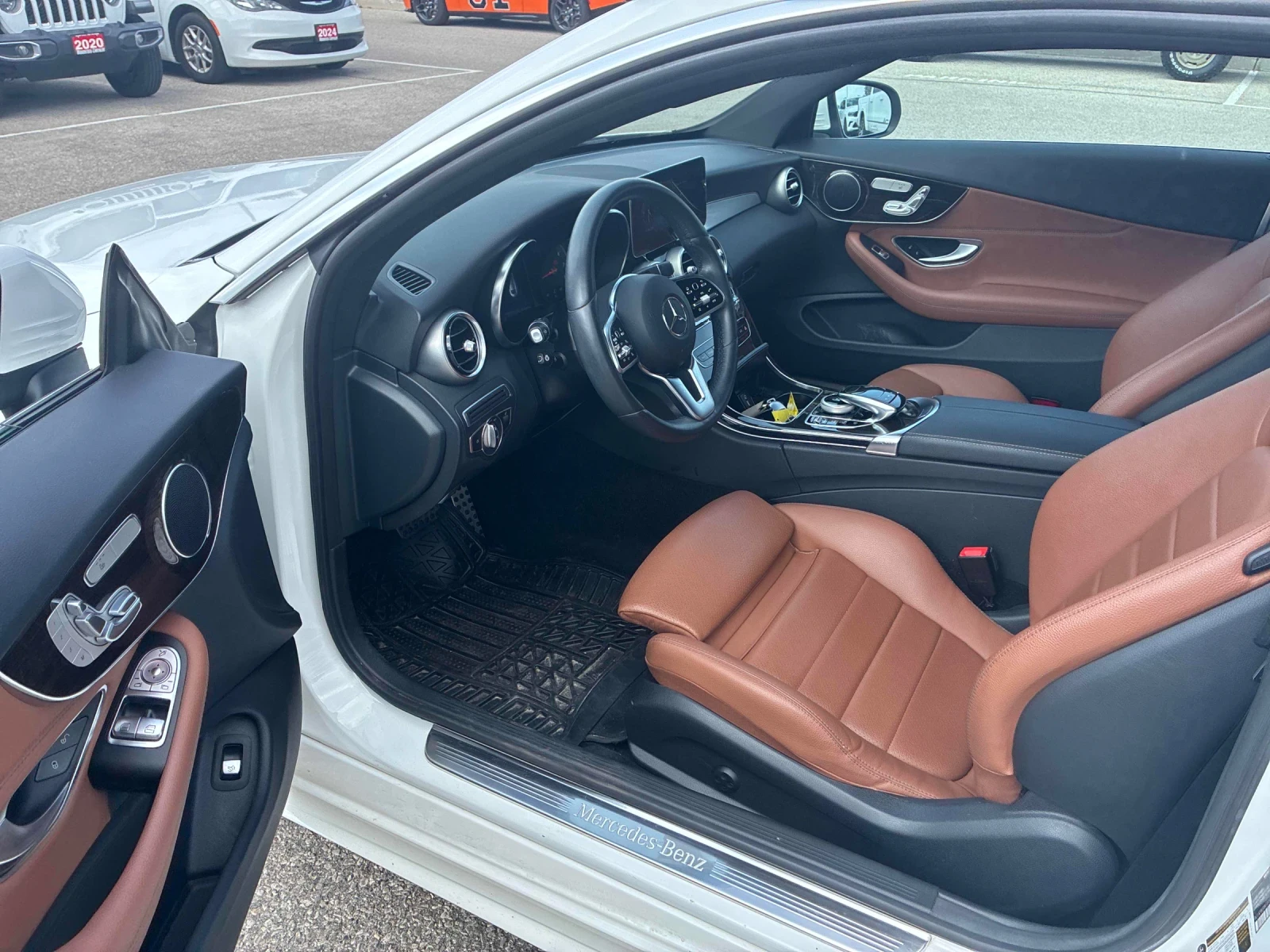 Mercedes-Benz C 300 4MATIC * ПОДГРЕВ * ПАНОРАМА * 360 * CARFAX, снимка 6 - Автомобили и джипове - 54887817