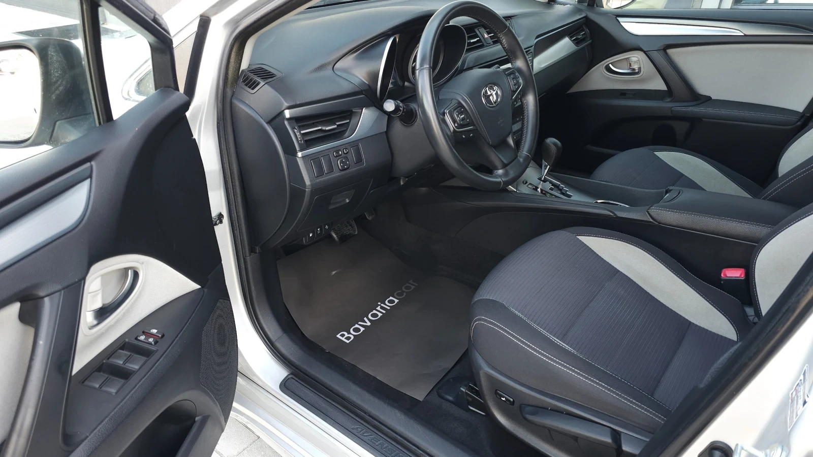 Toyota Avensis Edition* Aut.* 1.8 Valvematic 147ps* Kam.* Key Go*, снимка 10 - Автомобили и джипове - 55061642
