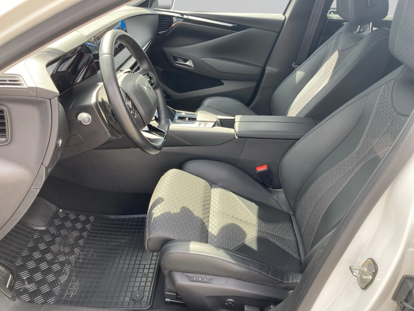 DS DS 4 CROSS TROCADERO PureTech 130 EAT8, снимка 9 - Автомобили и джипове - 55394779