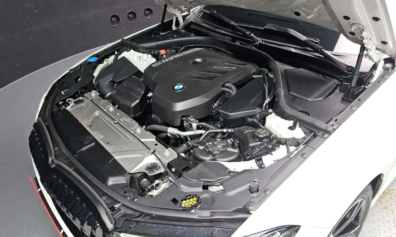 BMW 320 * M Sport * ДИСТРОНИК * ХЕДЪП, снимка 6 - Автомобили и джипове - 55558077