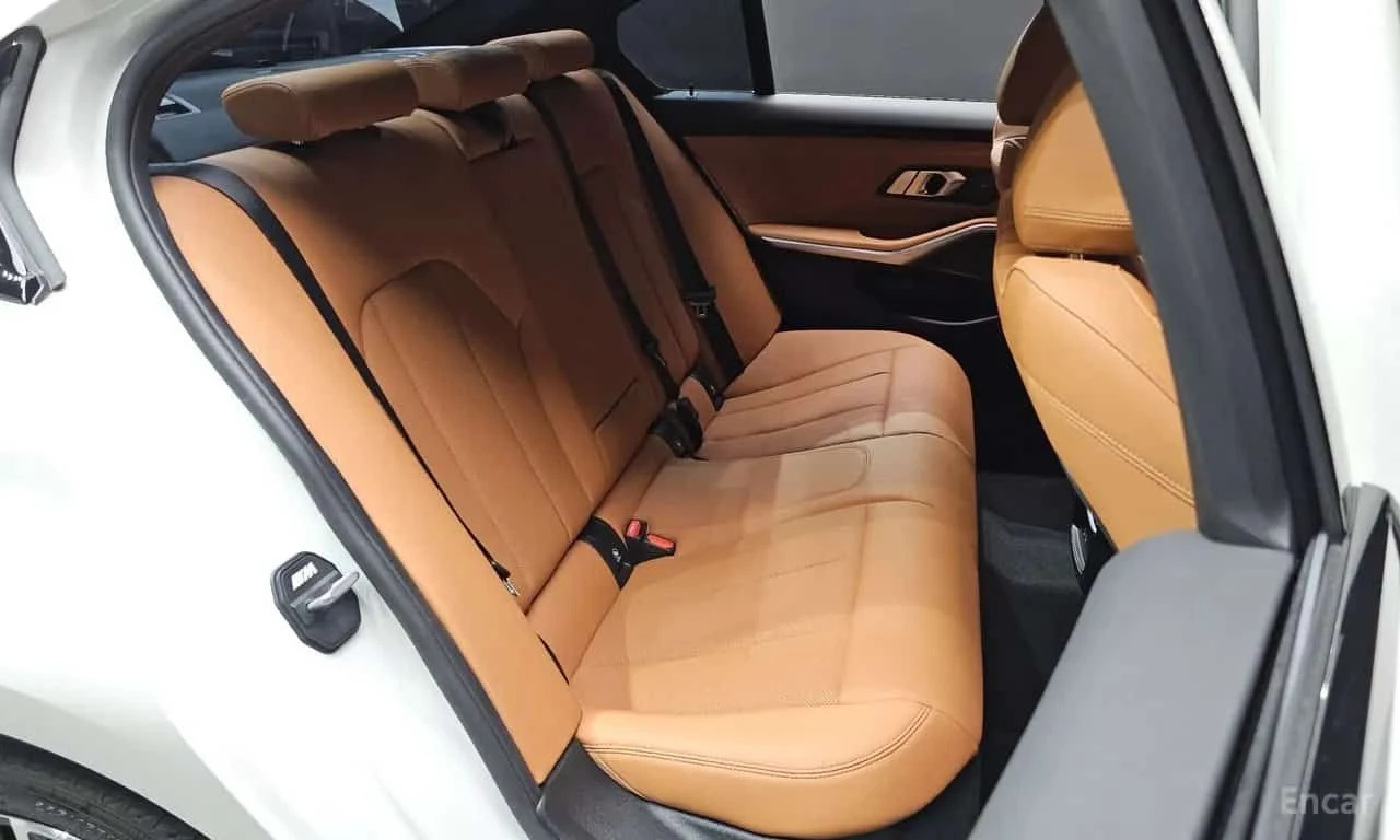 BMW 320 * M Sport * ДИСТРОНИК * ХЕДЪП, снимка 11 - Автомобили и джипове - 55558077