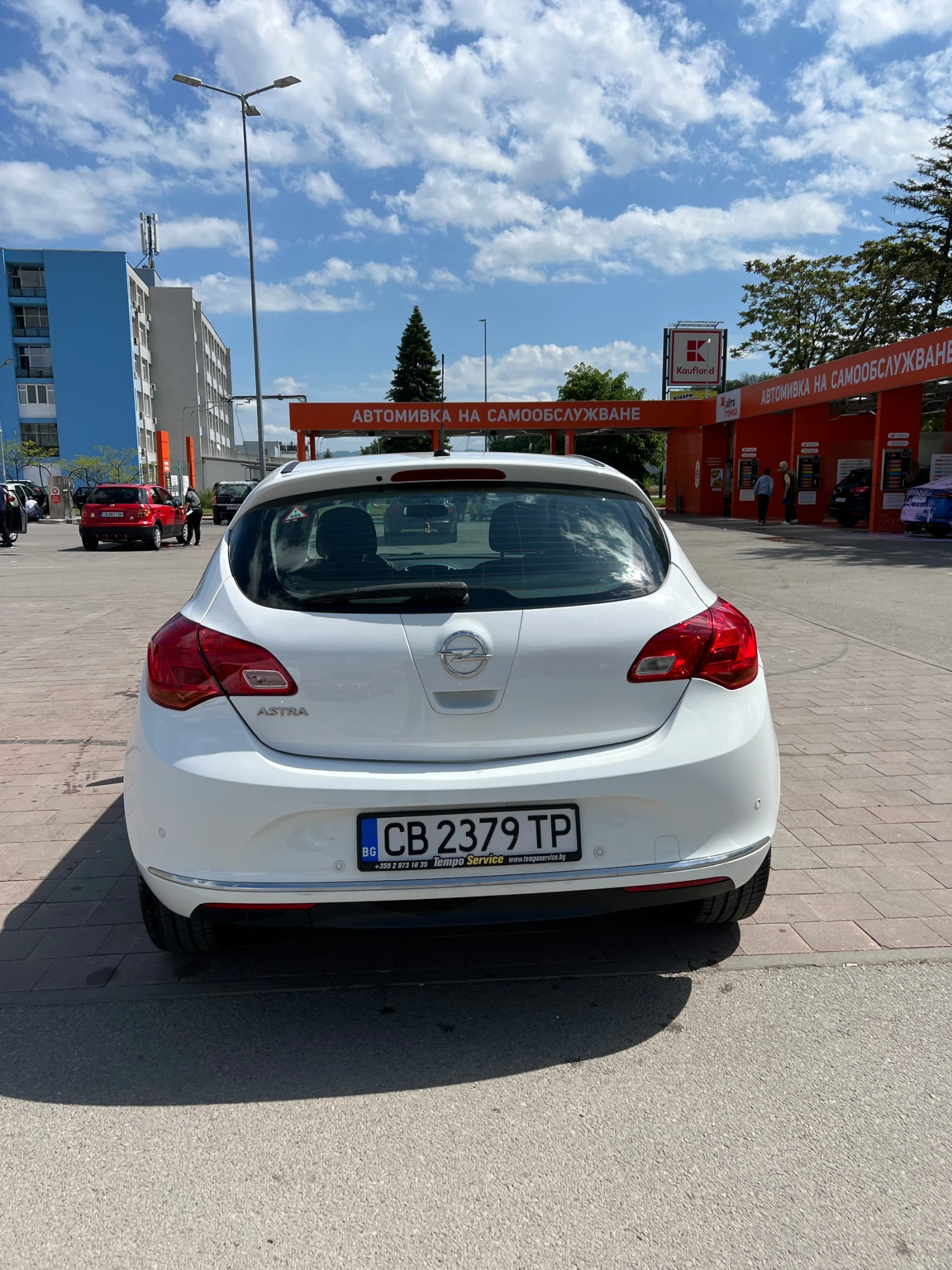 Opel Astra 1.4T LPG, снимка 6 - Автомобили и джипове - 55862219