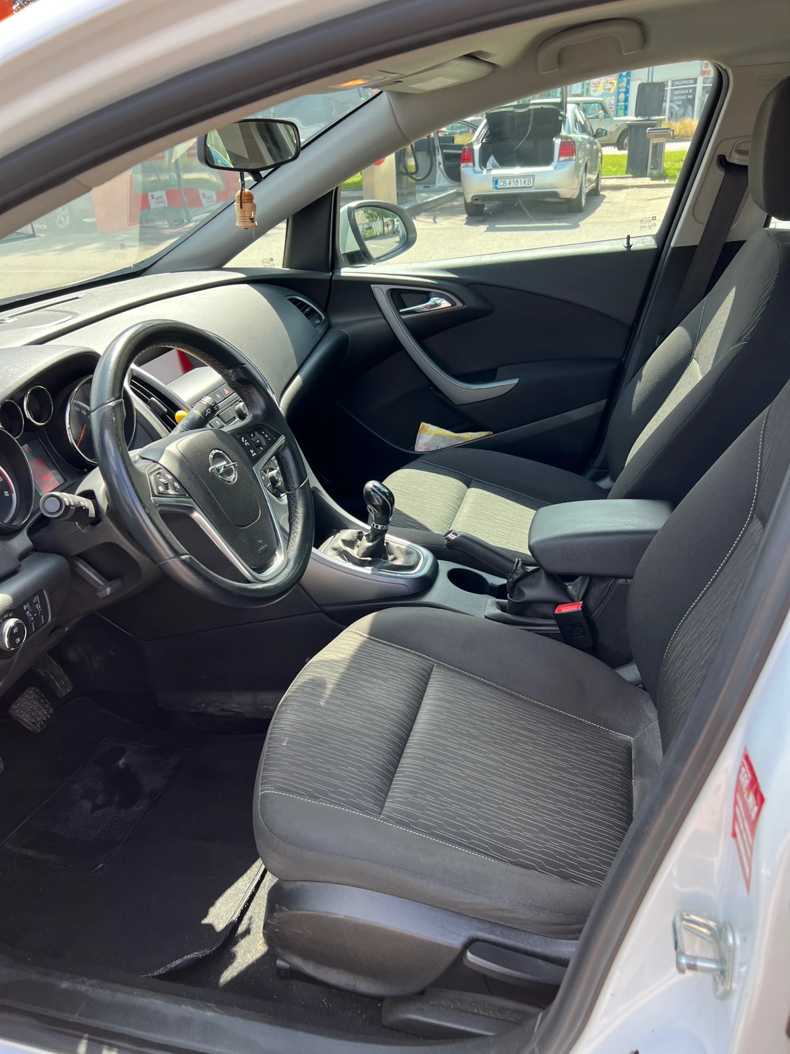 Opel Astra 1.4T LPG, снимка 9 - Автомобили и джипове - 55862219