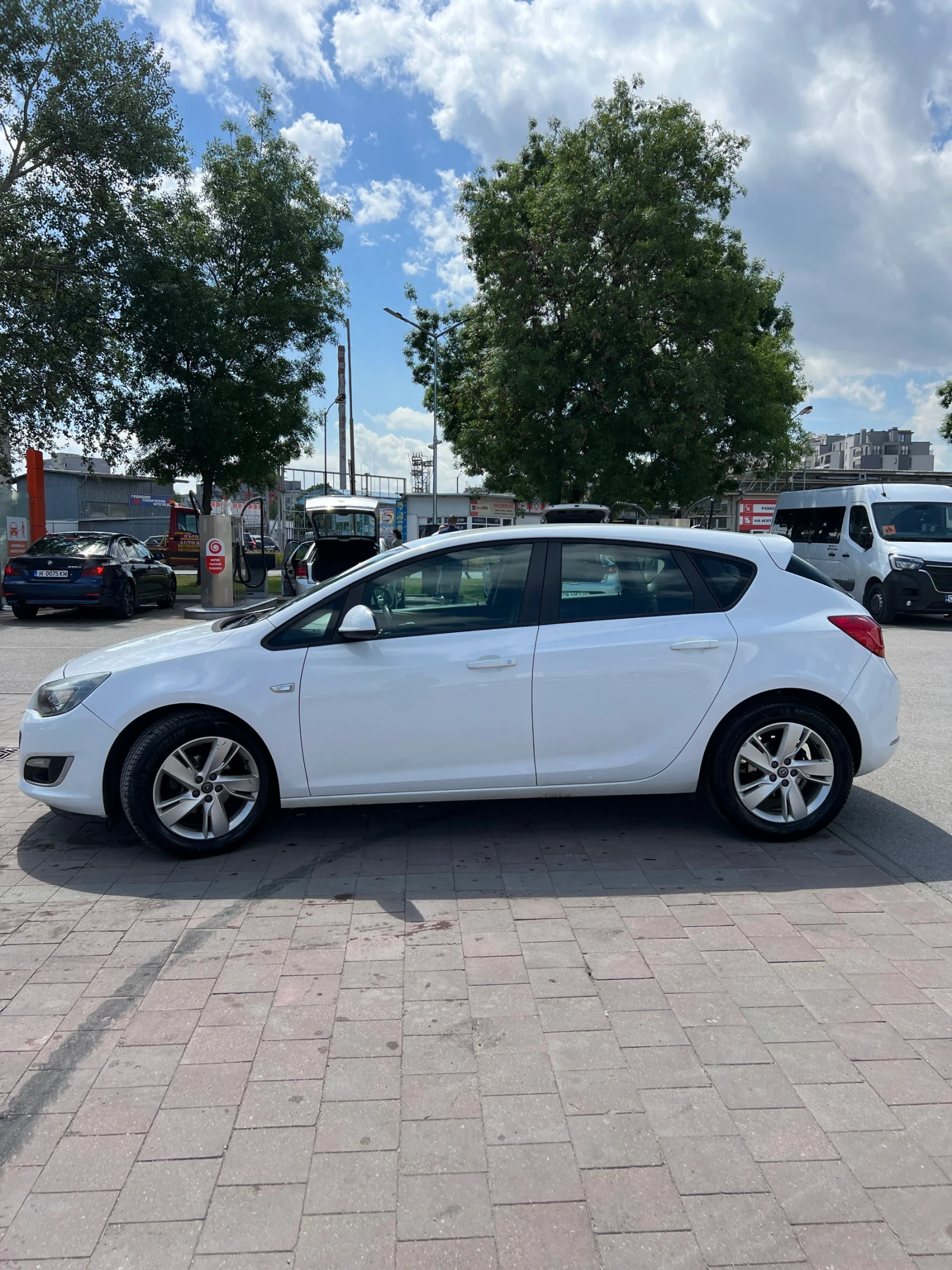Opel Astra 1.4T LPG, снимка 4 - Автомобили и джипове - 55862219