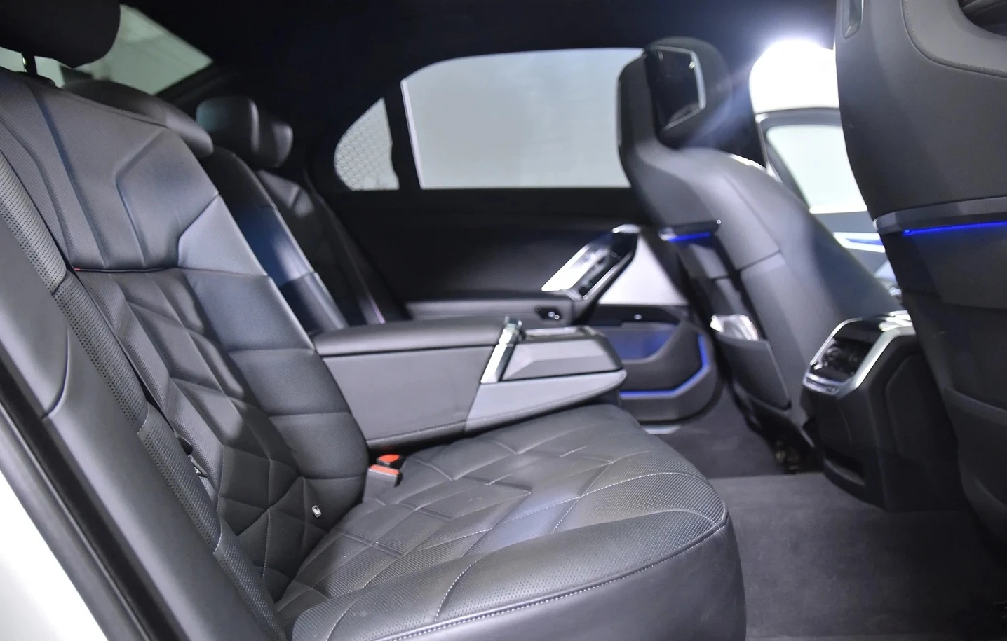 BMW 740 d xDrive M-Sport PRO, снимка 9 - Автомобили и джипове - 55897234