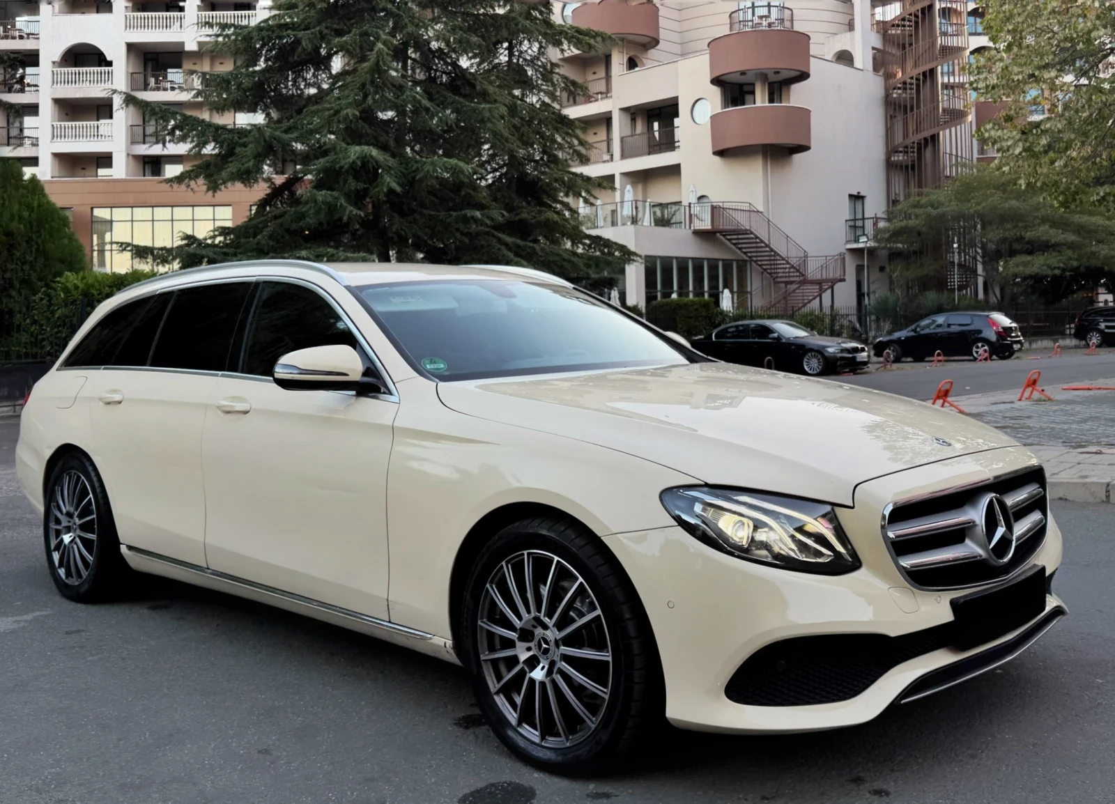 Mercedes-Benz E 220 d DIGITAL Avantgarde 9G FULL LED, снимка 17 - Автомобили и джипове - 56216664