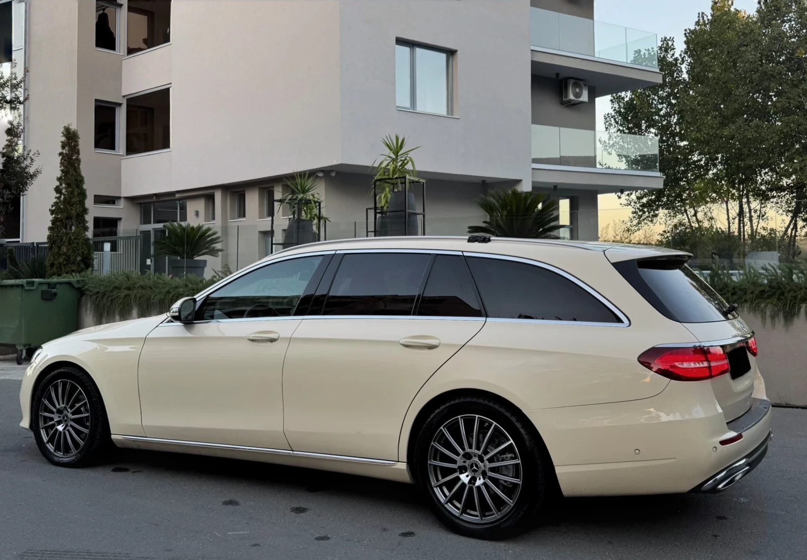 Mercedes-Benz E 220 d DIGITAL Avantgarde 9G FULL LED, снимка 16 - Автомобили и джипове - 56216664