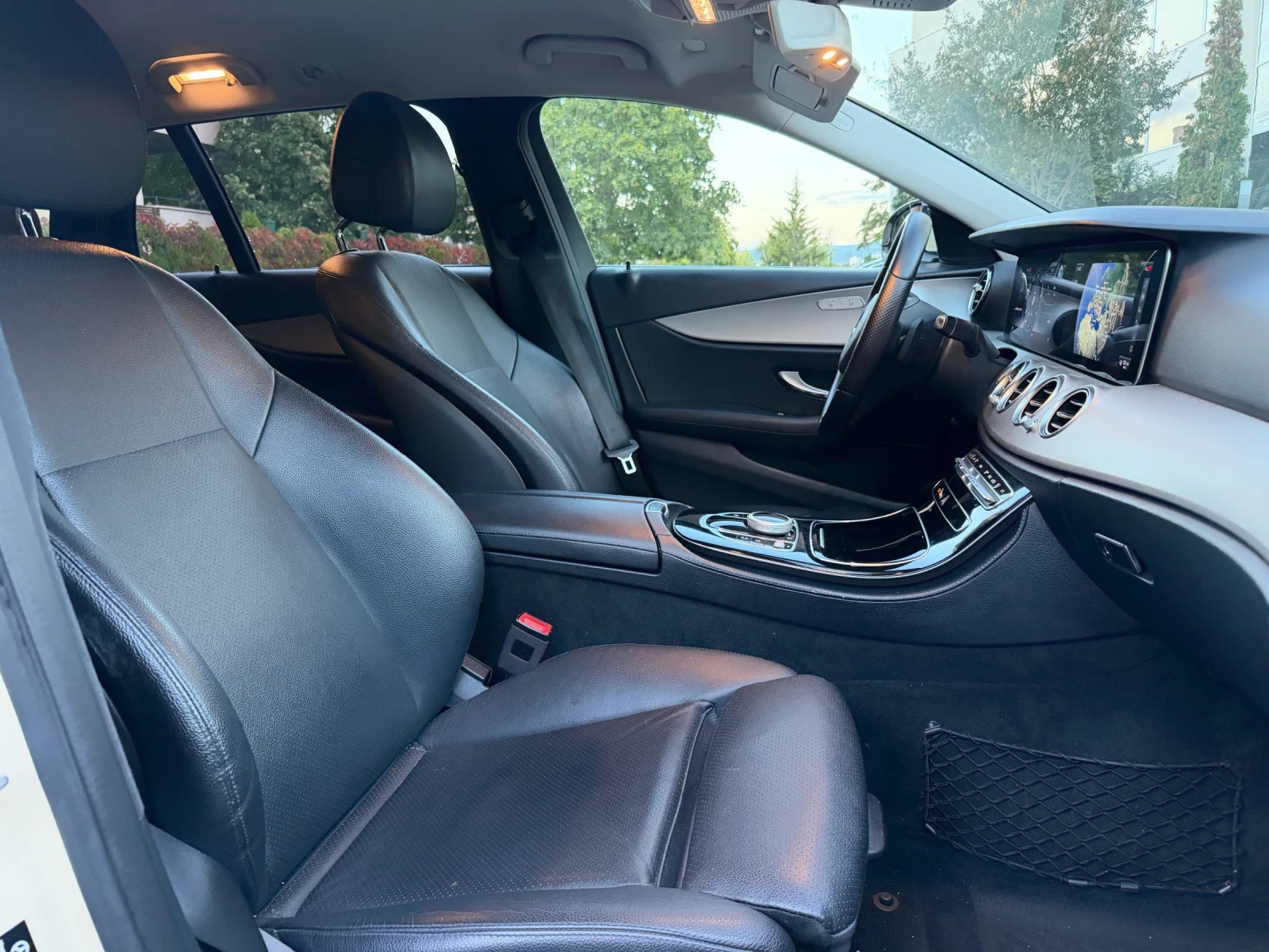 Mercedes-Benz E 220 d DIGITAL Avantgarde 9G FULL LED, снимка 12 - Автомобили и джипове - 56216664