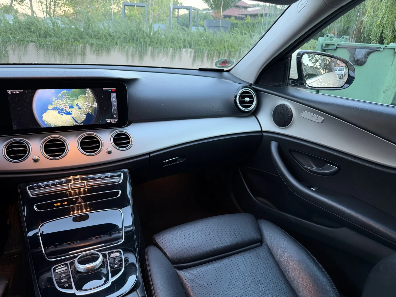 Mercedes-Benz E 220 d DIGITAL Avantgarde 9G FULL LED, снимка 9 - Автомобили и джипове - 56216664