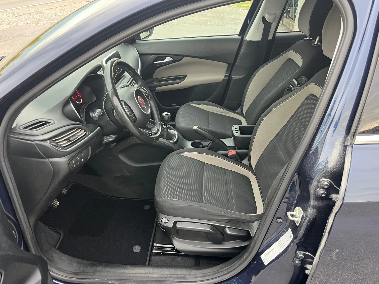 Fiat Tipo 1.6 Mjet NAVI, снимка 8 - Автомобили и джипове - 56707695
