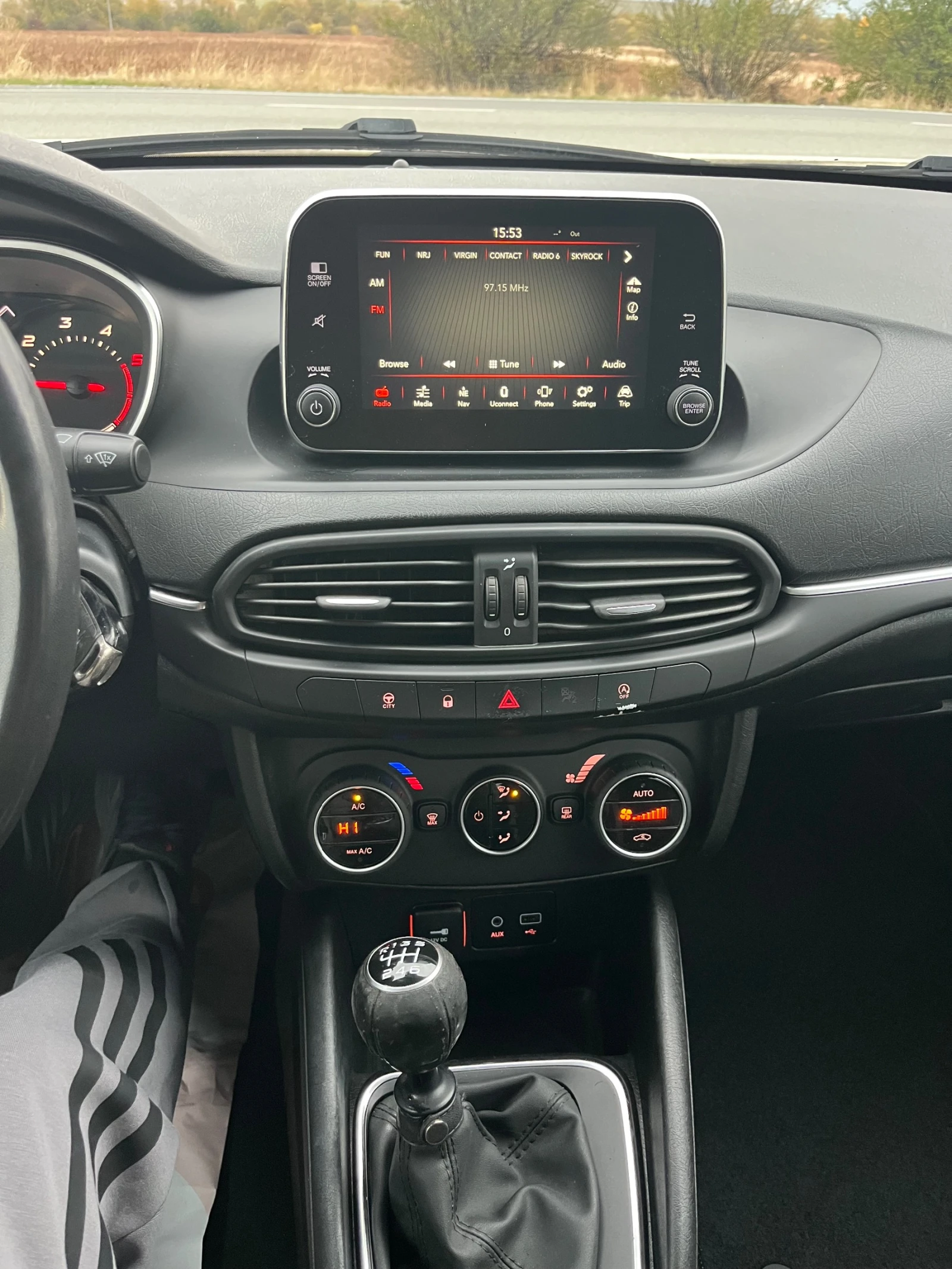 Fiat Tipo 1.6 Mjet NAVI, снимка 15 - Автомобили и джипове - 56707695