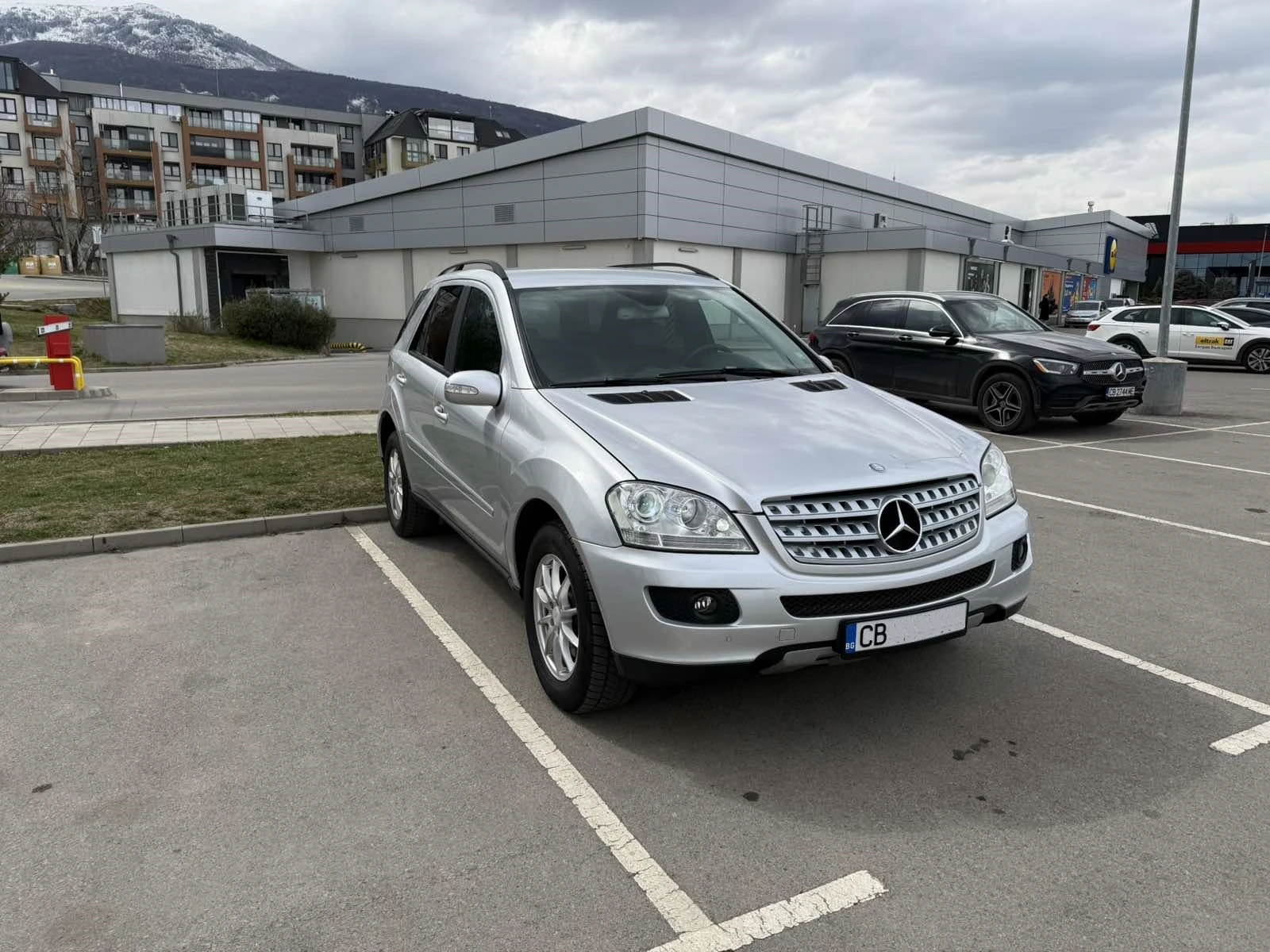 Mercedes-Benz ML 320 CDI 4MATIC, снимка 5 - Автомобили и джипове - 53935468