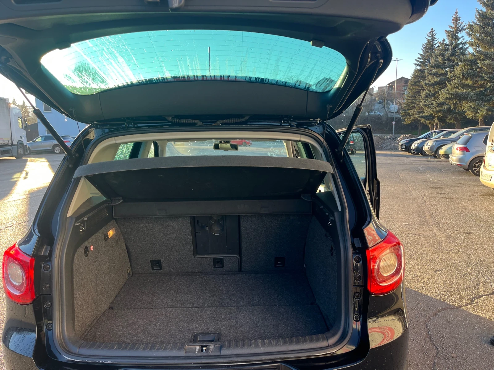 VW Tiguan, снимка 11 - Автомобили и джипове - 53944252