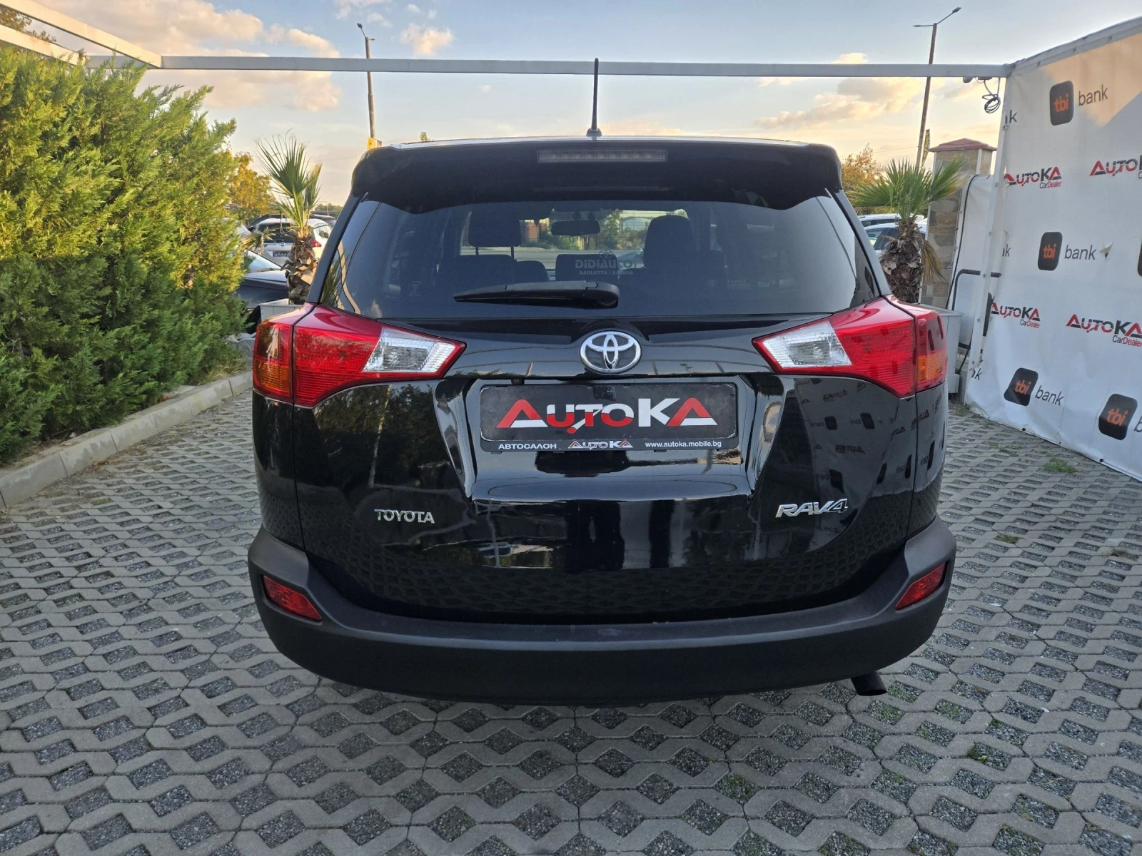 Toyota Rav4 2.0D4d-124кс= 6СК= НАВИ= КАМЕРА= KEYLESS, снимка 4 - Автомобили и джипове - 56299361