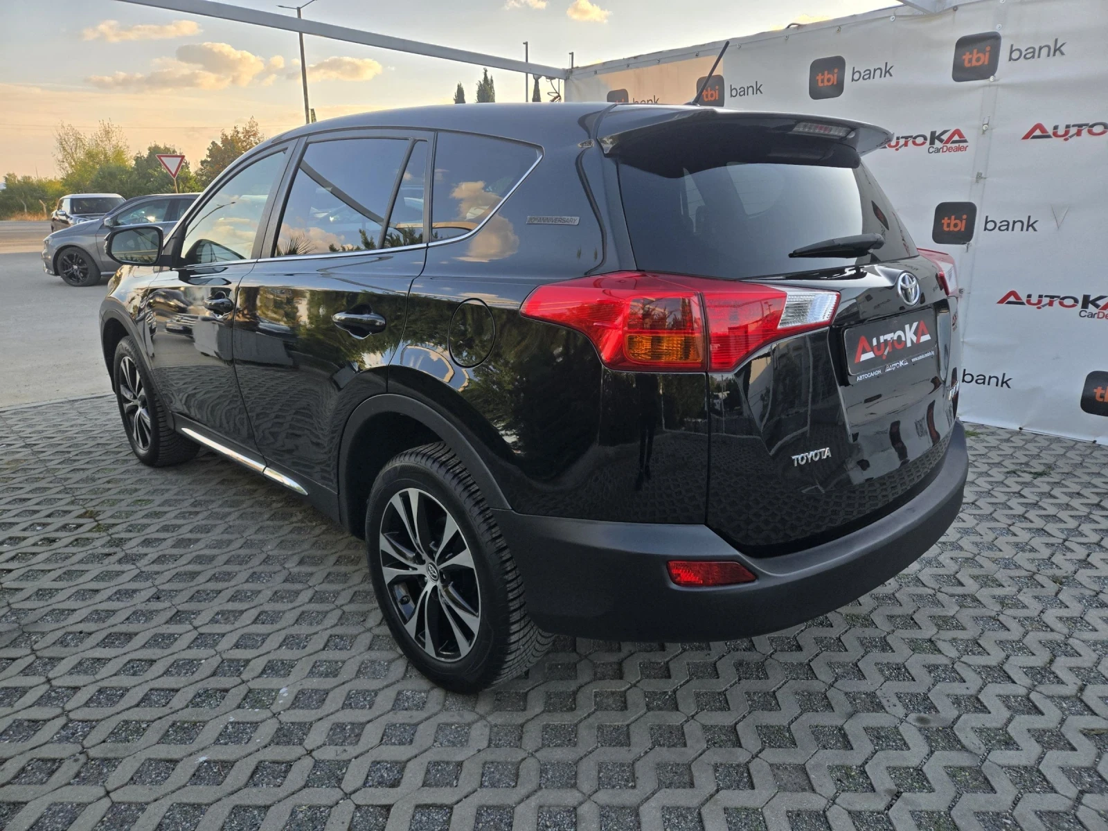 Toyota Rav4 2.0D4d-124кс= 6СК= НАВИ= КАМЕРА= KEYLESS, снимка 5 - Автомобили и джипове - 56299361