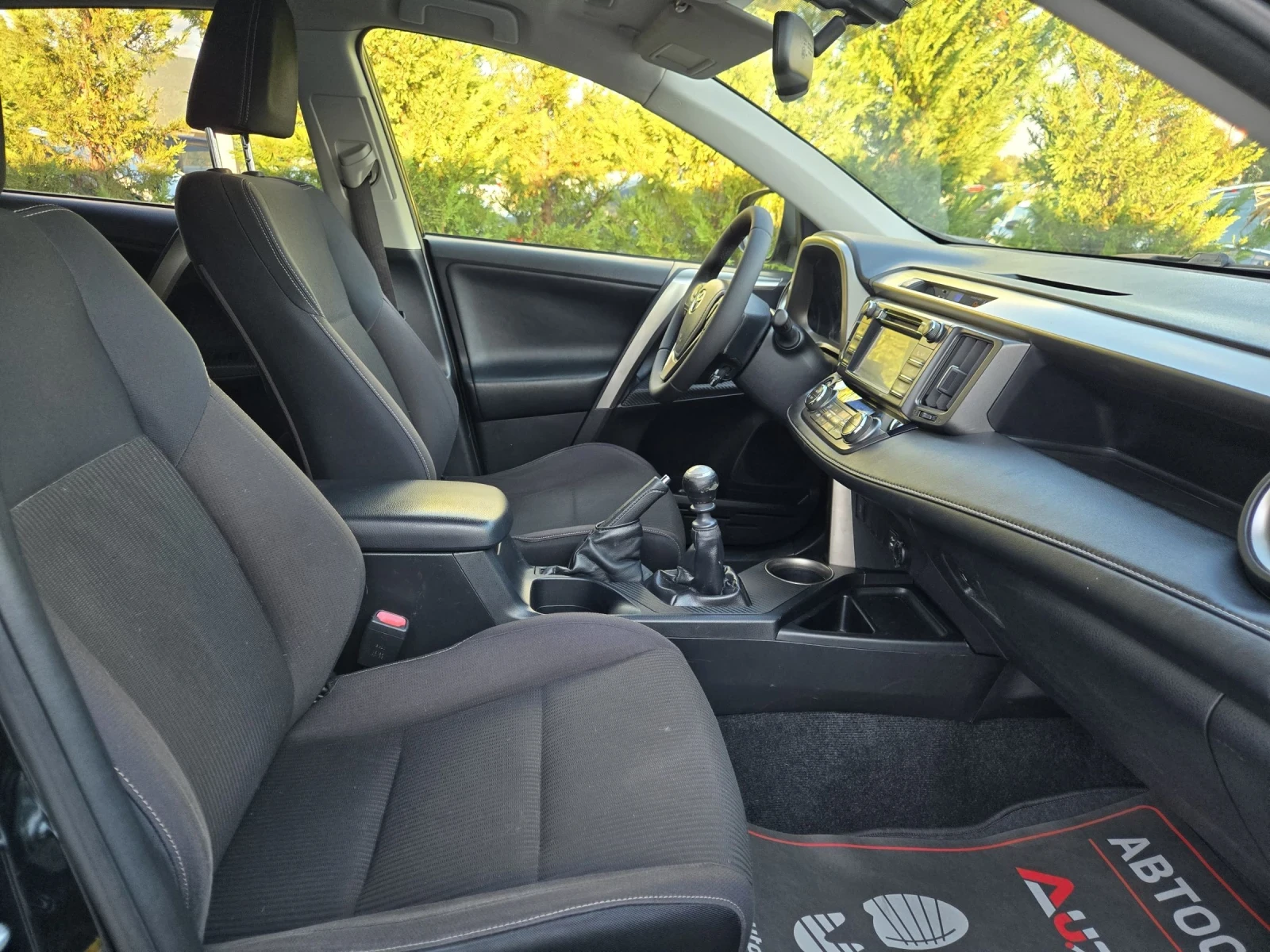 Toyota Rav4 2.0D4d-124кс= 6СК= НАВИ= КАМЕРА= KEYLESS, снимка 14 - Автомобили и джипове - 56299361