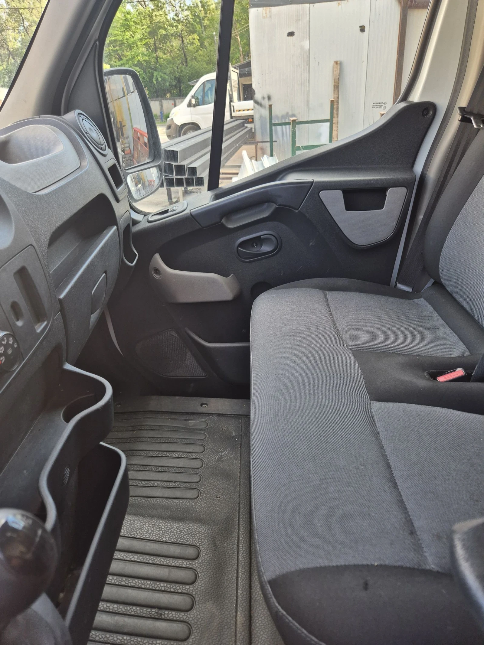 Renault Master Товарен , снимка 8 - Бусове и автобуси - 54704082