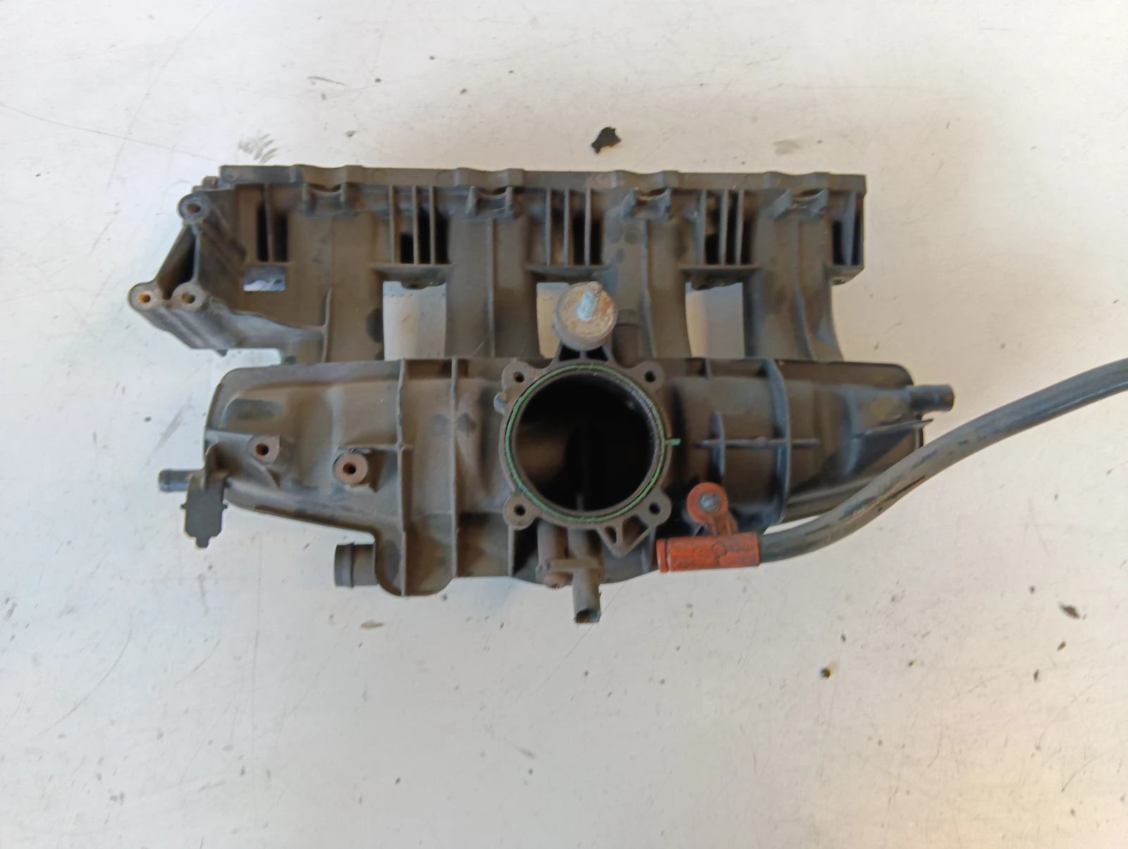 всмукателен колектор 2.0 TFSI 06F133201N 06F133192D Audi A3