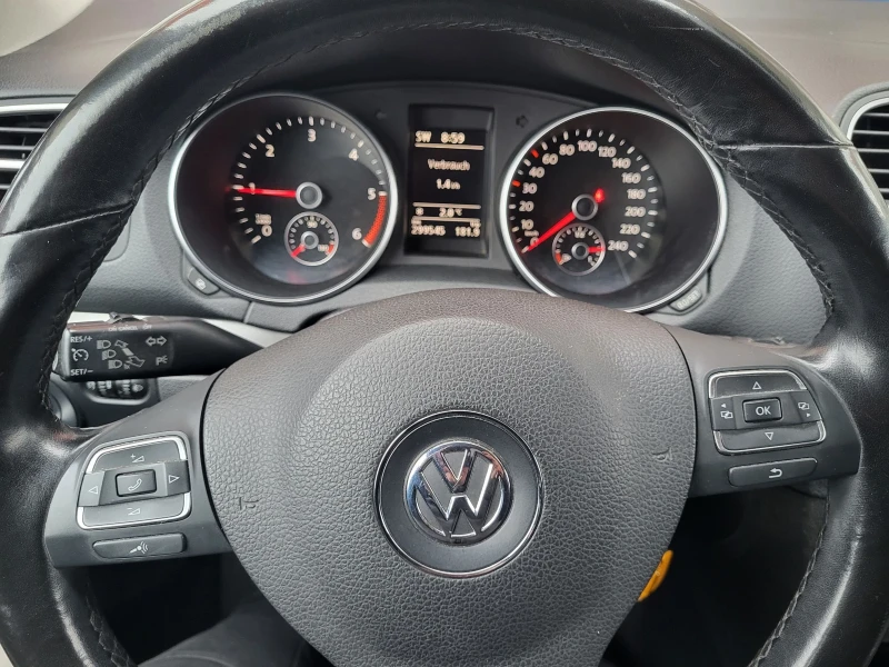 VW Golf 1.6 ТДИ 105коня Мулти Волан , снимка 12 - Автомобили и джипове - 48535421