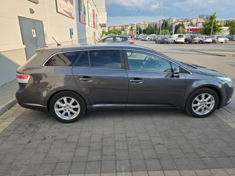 Toyota Avensis 2.2 D4-D 150кс, Keyless, Executive, снимка 6 - Автомобили и джипове - 51829587