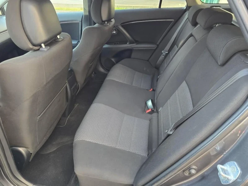 Toyota Avensis 2.2 D4-D 150кс, Keyless, Executive, снимка 11 - Автомобили и джипове - 51829587