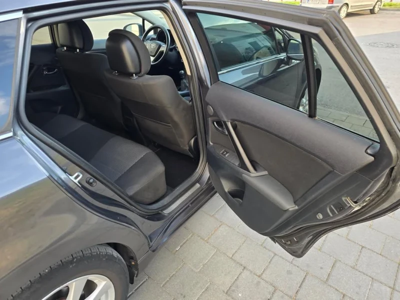 Toyota Avensis 2.2 D4-D 150кс, Keyless, Executive, снимка 13 - Автомобили и джипове - 51829587