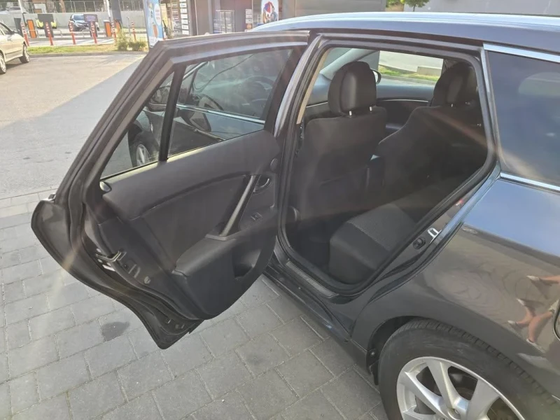 Toyota Avensis 2.2 D4-D 150кс, Keyless, Executive, снимка 10 - Автомобили и джипове - 51829587