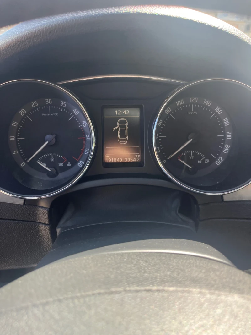 Skoda Superb, снимка 10 - Автомобили и джипове - 51809633