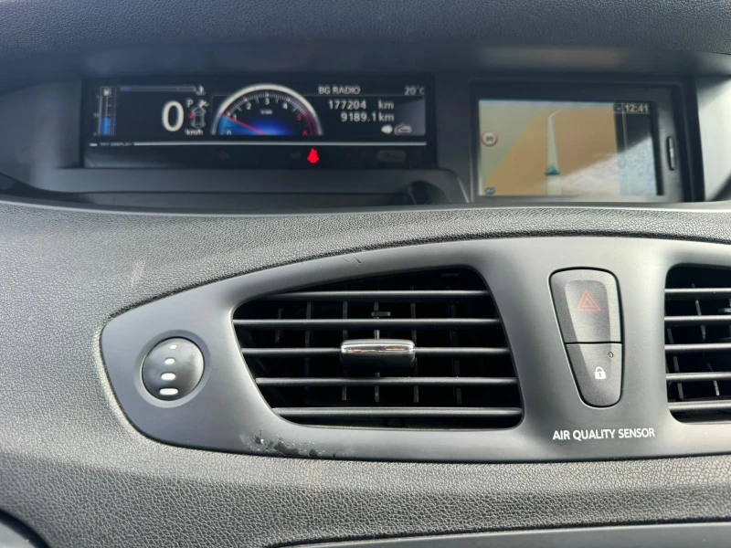 Renault Scenic, снимка 8 - Автомобили и джипове - 52427942