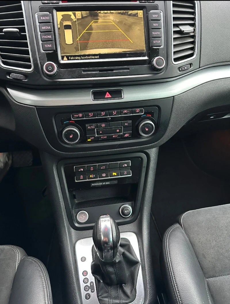 VW Sharan 2.0 TDI 170 k.c Highline Швейцария, снимка 7 - Автомобили и джипове - 52855892