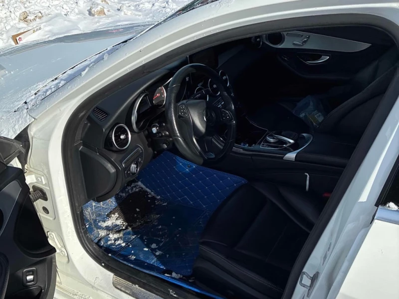 Mercedes-Benz C 300 * CARFAX * ЦЕНА ДО БГ, снимка 7 - Автомобили и джипове - 53165432