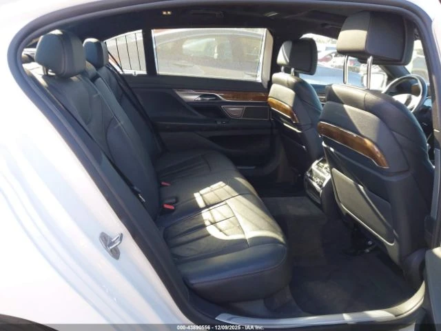 BMW 740 Head-up Harman Kardon Обдухване Дигитален ключ, снимка 12 - Автомобили и джипове - 53110808