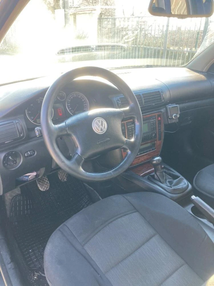 VW Passat 1.9/131/6ск NAVI/ПОДГРЕВ/ТЕМПОМАТ ПАРКТРОНИК/, снимка 8 - Автомобили и джипове - 54139349
