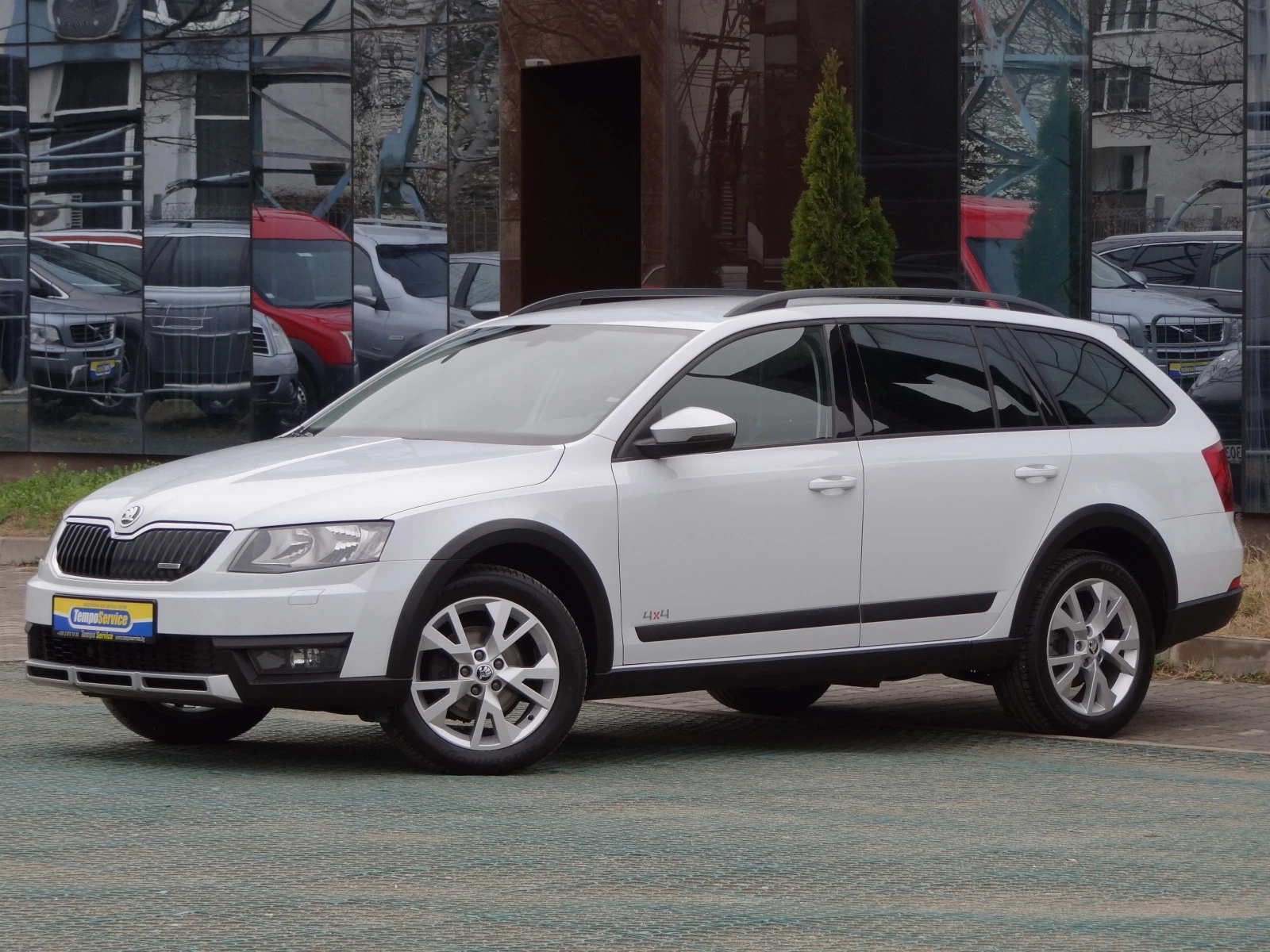 Skoda Octavia Scout 2, 0TDI - 150k.c. / 4x4 / Навигация /Euro 6/ - изображение 2