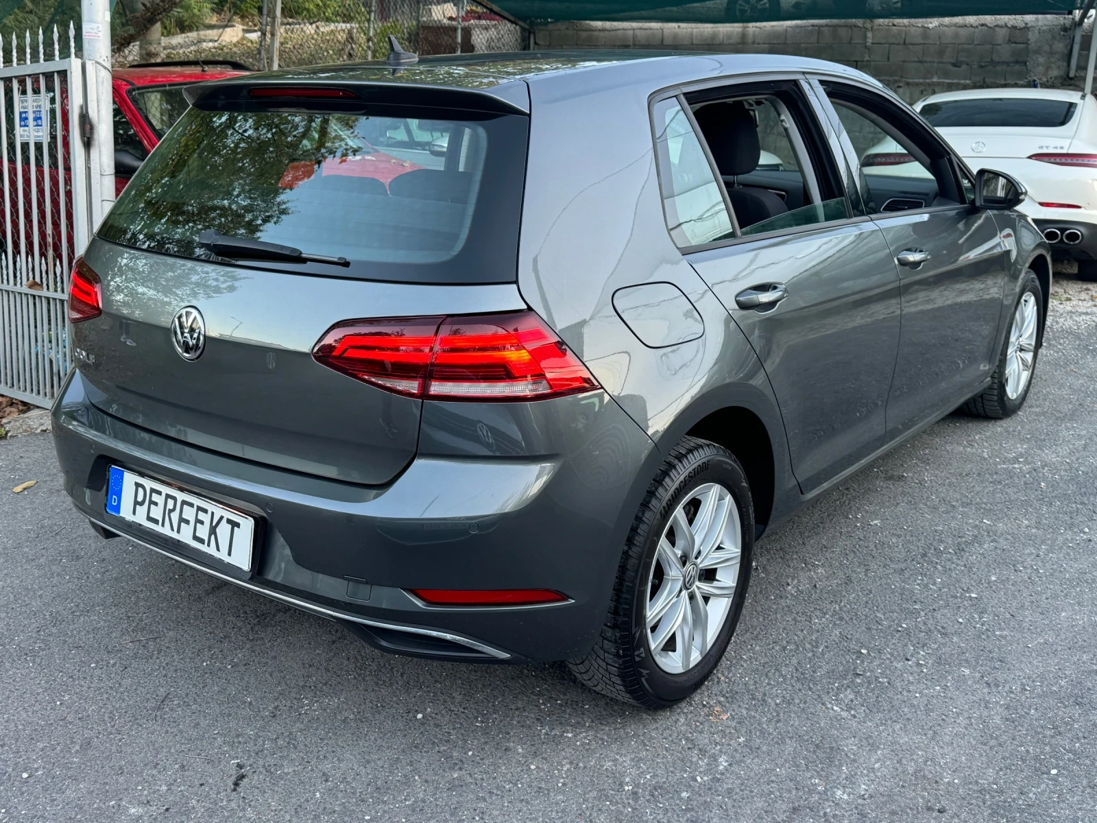 VW Golf 1.6TDI DSG* Distronic - изображение 4