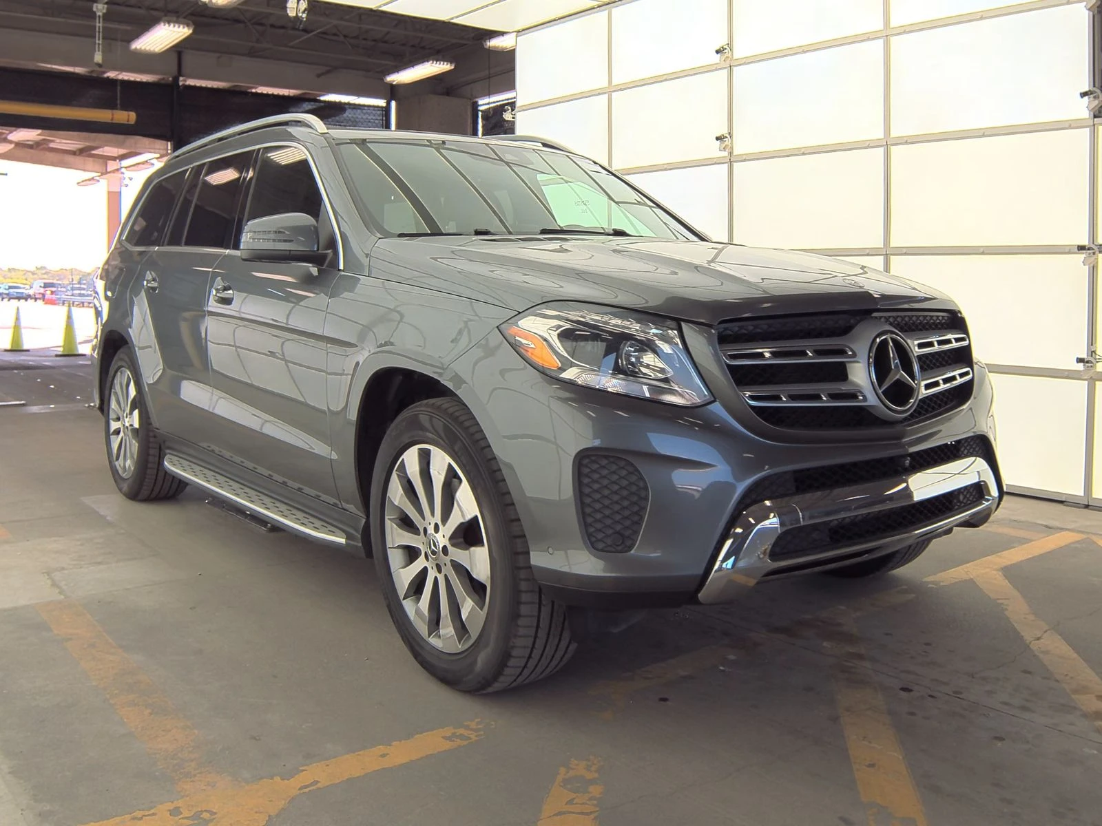 Mercedes-Benz GLS 450 4MATIC* HARMAN* CARPLAY* KEYLESS GO* PODGREV*  - изображение 4
