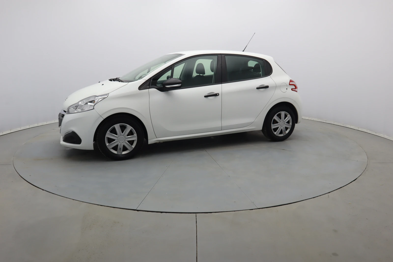 Peugeot 208 1.6 - изображение 3