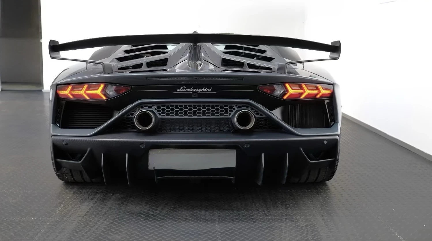 Lamborghini Aventador SVJ | Mobile.bg   15