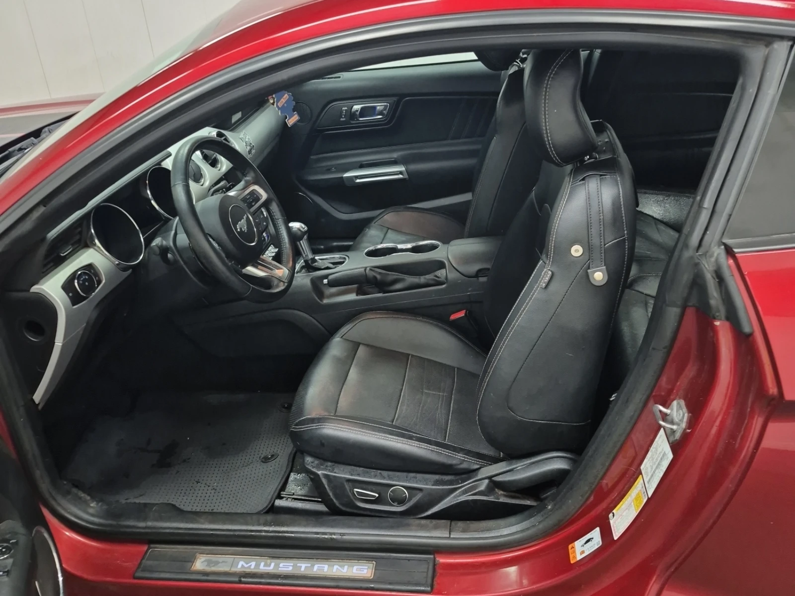 Ford Mustang GT Premium - изображение 7